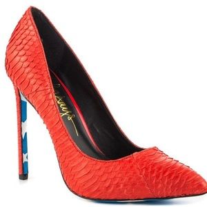 ! Taylor Says Red American
Skull Textured Leather Stilleto
Heels sz 7…